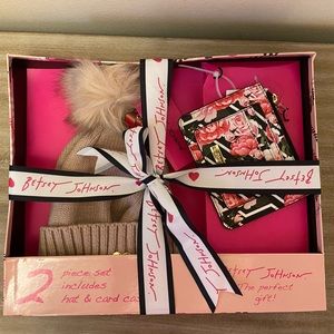 NWT Betsey Johnson 2 Piece Set including Light Tan Hat & Floral Print Ca…